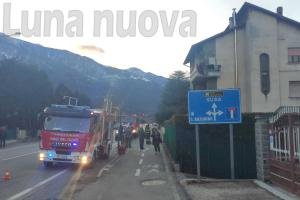 s.antonino:-i-pompieri-domano-un-incendio-camino-lungo-la-statale-25